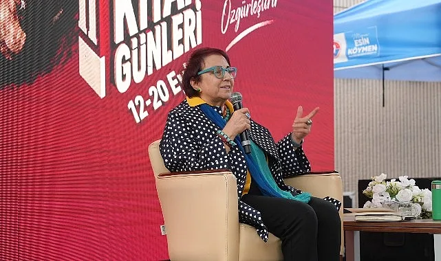 Maltepe Kitap Günleri'nde kadın yazarların ve akademisyenlerin katılımıyla gerçekleşen edebiyat söyleşisi ve panelinden bir görünüm.