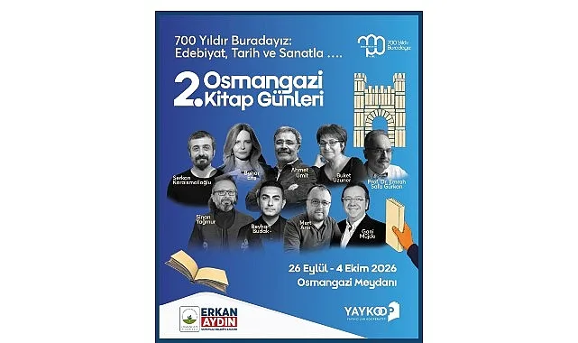 Bursa Osmangazi Meydanı'nda düzenlenen kitap günlerinde yazarların imza verdiği ve okurlarla buluştuğu kalabalık bir ortam.